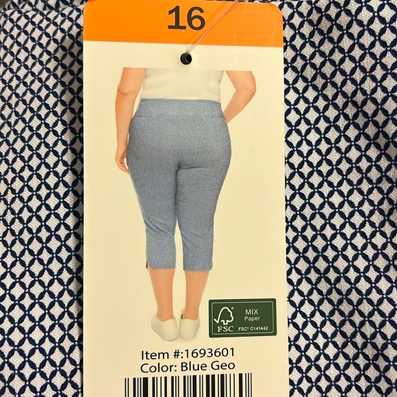 S.C. & CO. Women's 360 Tummy Control Capris, Blue Geo, Size 16 - Picture 2 of 5